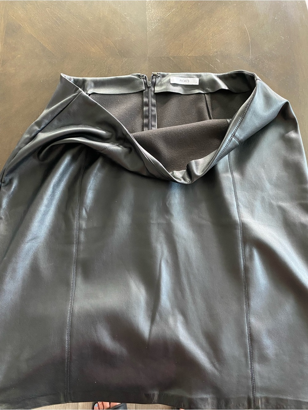 Rickies faux leather pencil skirt size16 zipper in back great all seasons 1O.00